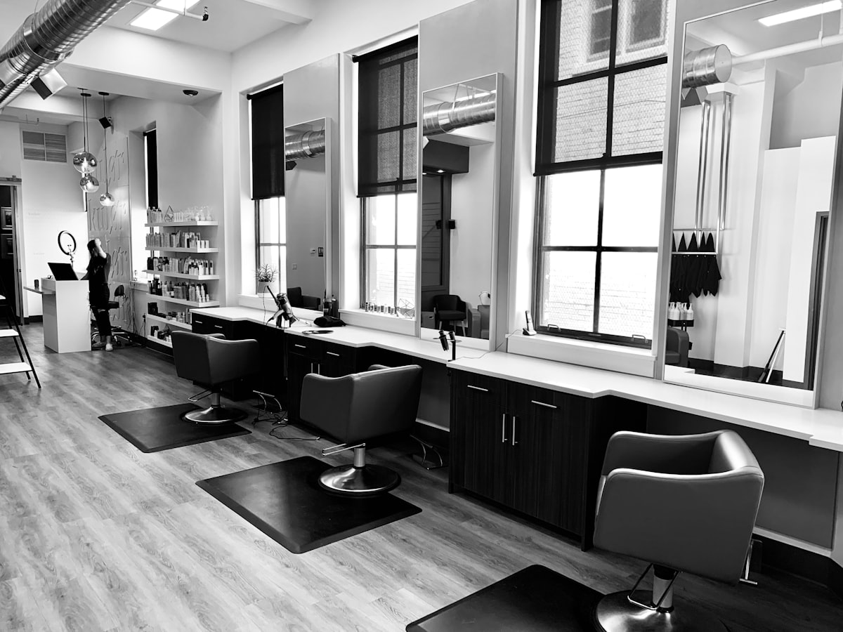 Cuteticles salon interior